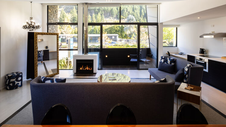 2404 QPBH Room 19 006