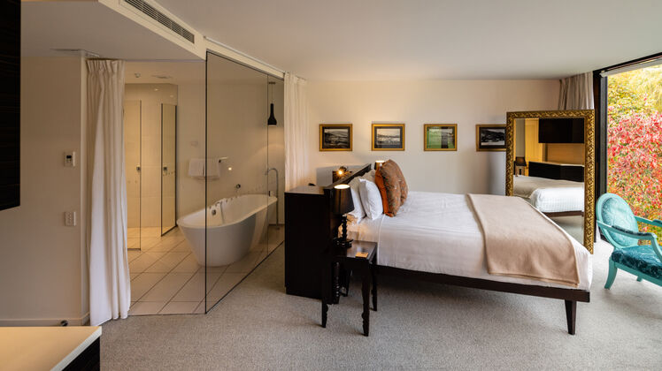 2404 QPBH Room 10 003