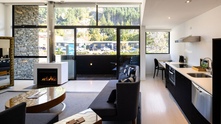 2404 QPBH Room 19 001 1